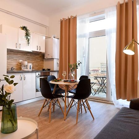 Cozy 1Br Escape - Apartment With Charming Balcony Near Universitate Bucarest Esterno foto