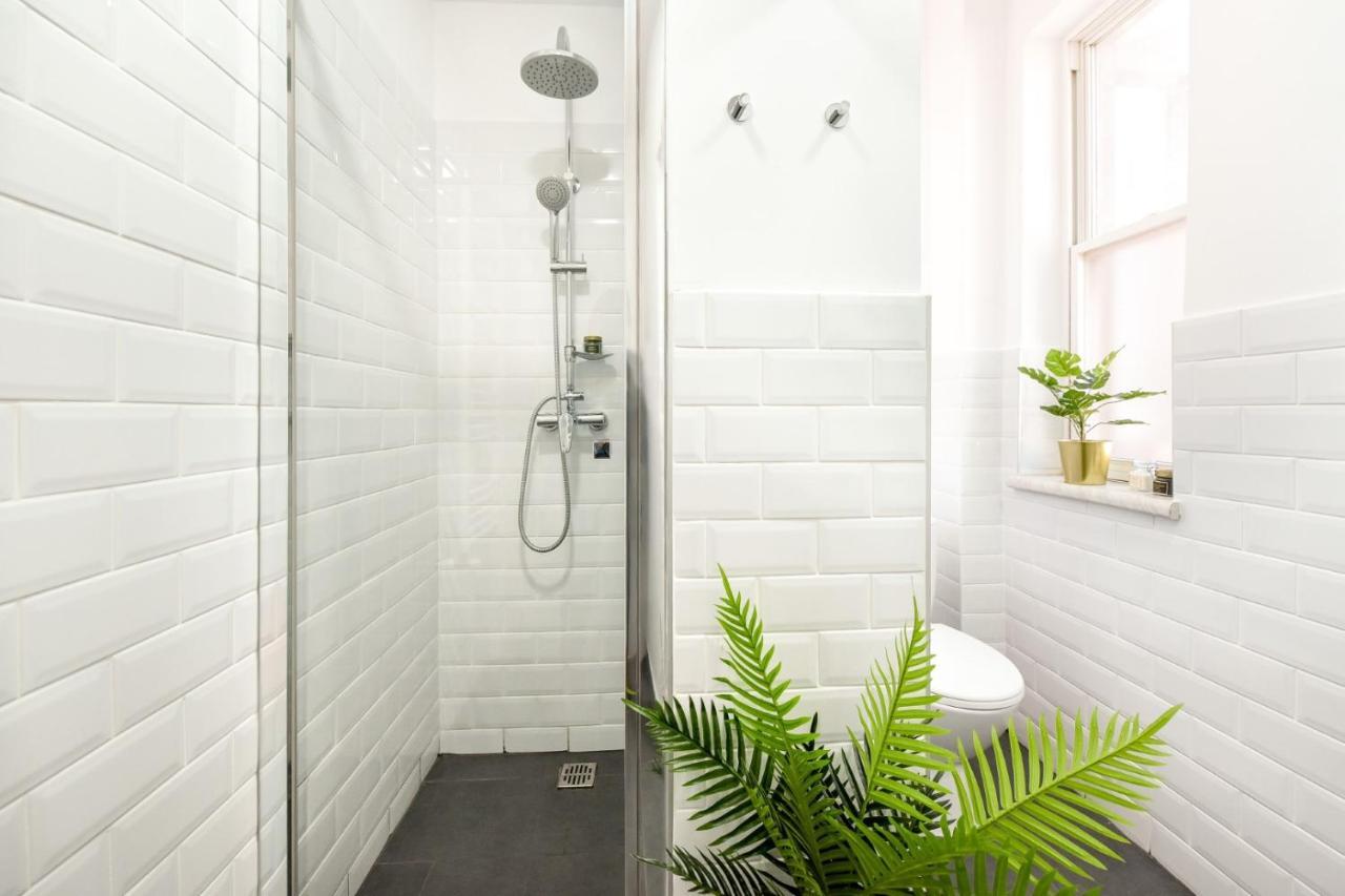 Cozy 1Br Escape - Apartment With Charming Balcony Near Universitate Bucarest Esterno foto