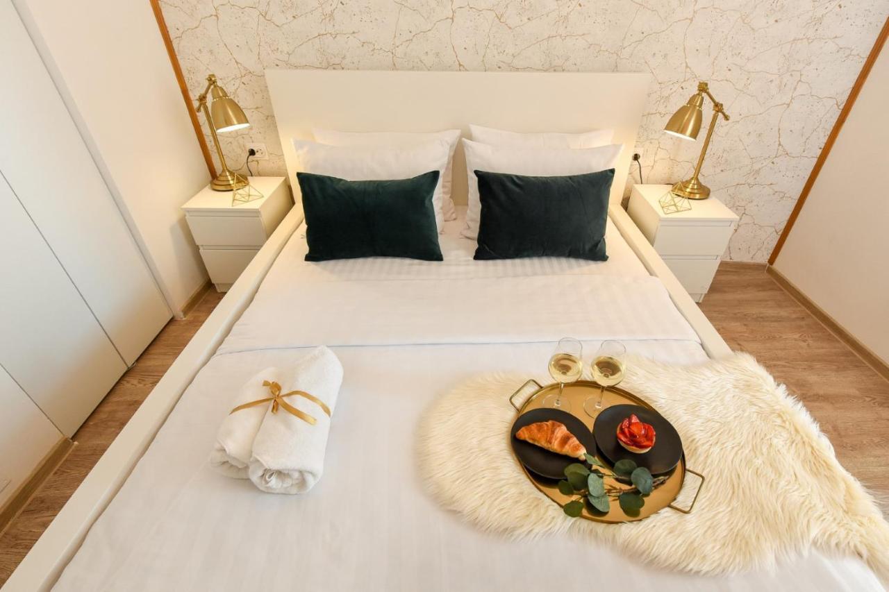 Cozy 1Br Escape - Apartment With Charming Balcony Near Universitate Bucarest Esterno foto