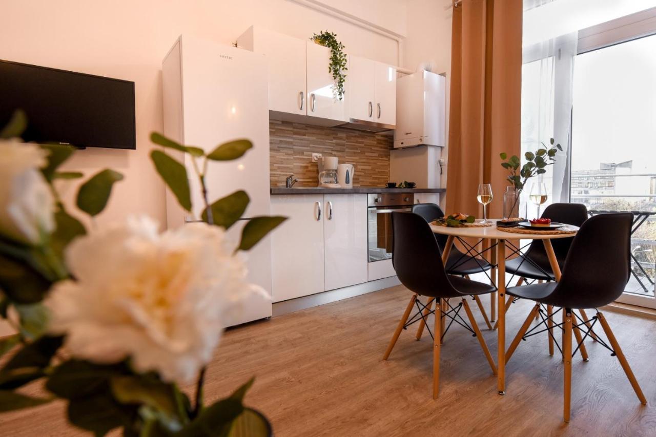 Cozy 1Br Escape - Apartment With Charming Balcony Near Universitate Bucarest Esterno foto