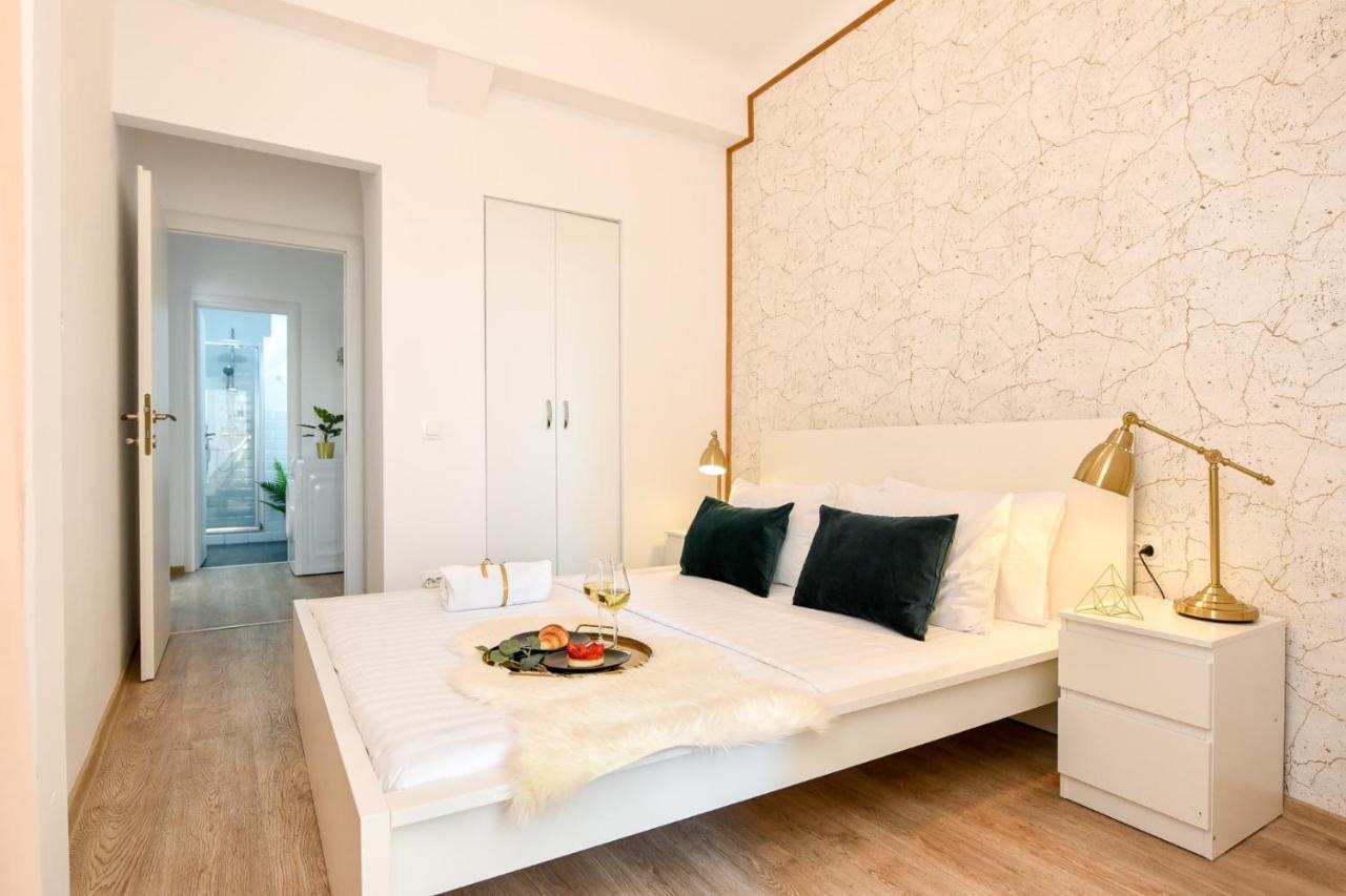 Cozy 1Br Escape - Apartment With Charming Balcony Near Universitate Bucarest Esterno foto