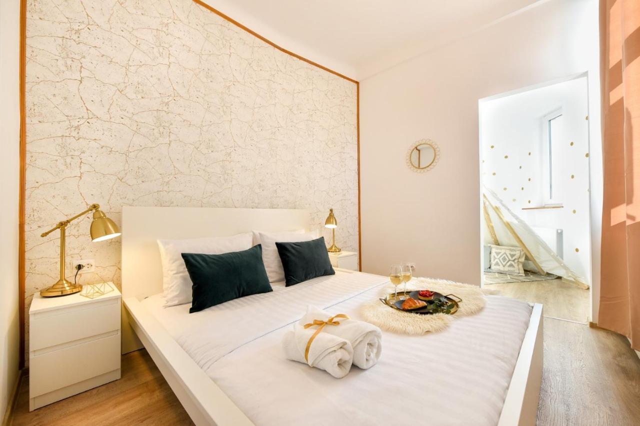 Cozy 1Br Escape - Apartment With Charming Balcony Near Universitate Bucarest Esterno foto