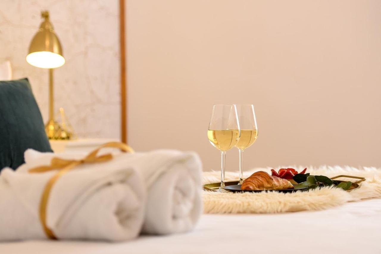 Cozy 1Br Escape - Apartment With Charming Balcony Near Universitate Bucarest Esterno foto