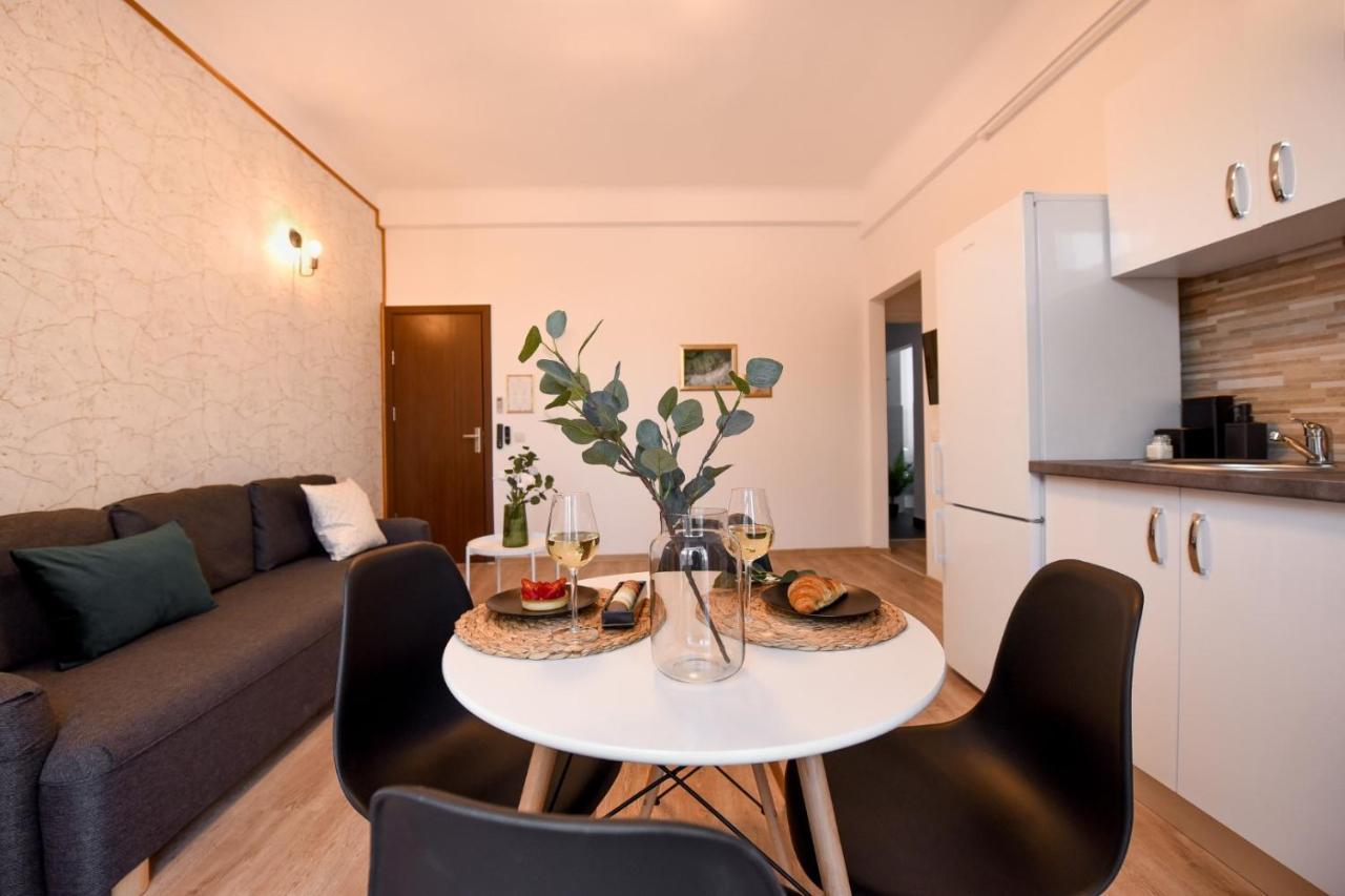 Cozy 1Br Escape - Apartment With Charming Balcony Near Universitate Bucarest Esterno foto